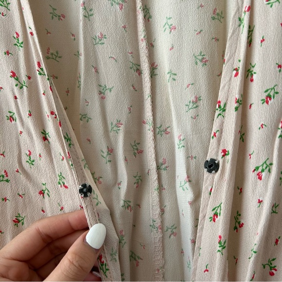 Brandy Melville Robbie Wrap dress - Picture 5 of 8